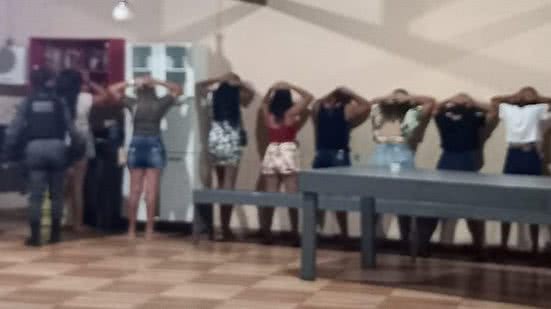 Após denúncia, PM encerra festa clandestina em Penedo | Foto: Cortesia / Secom Penedo