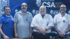 Omar Coelho (terceiro da esquerda à direita) foi o vencedor da eleição do CSA | Reprodução/Instagram