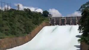 Imagem Para evitar inundações, Cemig abre comportas da Usina de Três Marias; veja vídeos