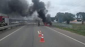 Imagem Caminhonete fica destruída após pegar fogo no litoral Sul de Alagoas