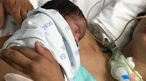 Amanda acordou do coma após filho ser colocado em contato com ela | Divulgação/Maternidade-Escola Assis Chateubriand