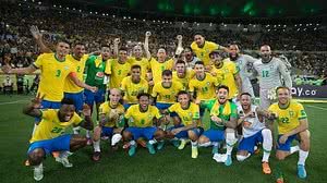 Jogadores da seleção brasileira agradecem aos torcedores no Maracanã após 4 a 0 no Chile | Lucas Figueiredo / CBF