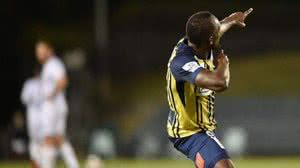 Imagem Após marcar 2 gols, Usain Bolt fica surpreso com exame antidoping na Austrália