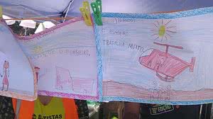 Imagem Crianças desenham em homenagem ao trabalho dos bombeiros em Brumadinho