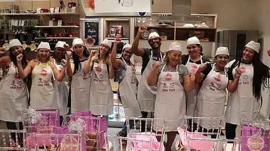 Confeiteiros ganharam de presente um kit com avental e bandana que usarão ao longo dois meses de gravação | Marketing PSCOM