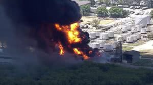 Imagem Vídeos: incêndio atinge refinaria de Manguinhos, no Rio de Janeiro