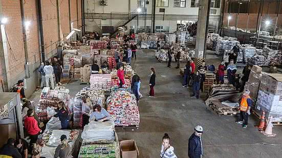 Doações arrecadadas e enviadas para Porto Alegre | Rafa Neddermeyer / Agência Brasil