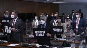 Imagem Senadores fazem um minuto de silêncio em homenagem aos 500 mil mortos pela Covid-19