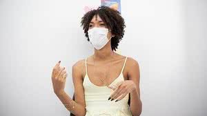 Ewa faz o acompanhamento no Ambulatório LGBTQIA+ do Hospital Metropolitano de Alagoas | Foto: Catarina Magalhães / Agência Alagoas