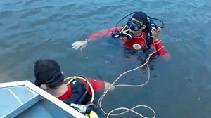 Mergulhadores do Corpo de Bombeiros em busca pelos corpos | Redes Sociais