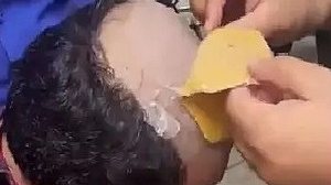 Imagem Vídeo: homem é preso com ouro avaliada em R$ 192 mil em peruca na Índia