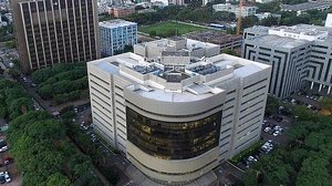 Imagem aérea da fachada do prédio do TRF4 em Porto Alegre. | Germano Preichardt/TRF4