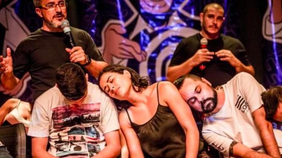 Imagem Magicamente: show de hipnose cômica chega a Maceió
