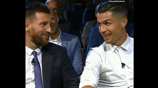 Messi e Cristiano Ronaldo em descontraída entrevista na premiação da Uefa | Reprodução / Twitter @ChampionsLeague
