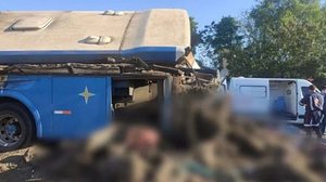 Imagem Sobe para 41 número de mortos em acidente entre ônibus e caminhão no interior de SP