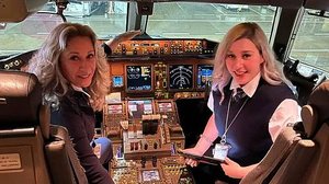 Teri Eidson (mãe) e Nicole McCallister (filha) voam juntas pela primeira vez nos EUA | Reprodução