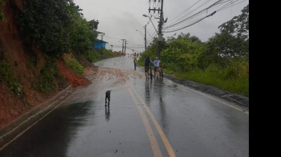 Ladeira é o principal acesso ao bairro Fernão Velho | Foto: Cortesia ao TNH1