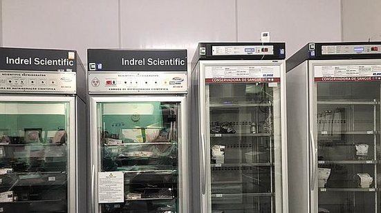 Geladeiras de armazenamento de sangue do Hemoal estão praticamente vazias para abastecer hospitais | Foto: Ascom Hemoal