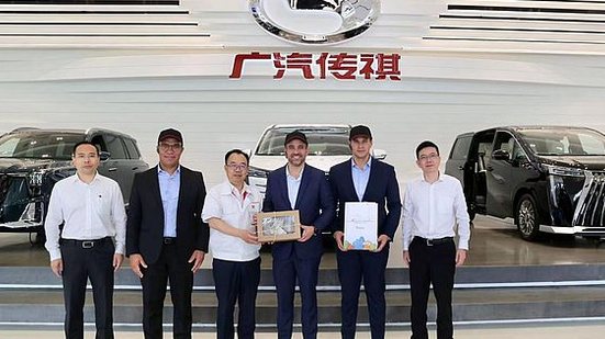 Imagem Governador visita fábrica de veículos elétricos e faz convite por missão chinesa em AL