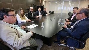 Desembargador Tutmés Airan esteve com representantes da Caixa na manhã desta sexta (1º). | Caio Loureiro