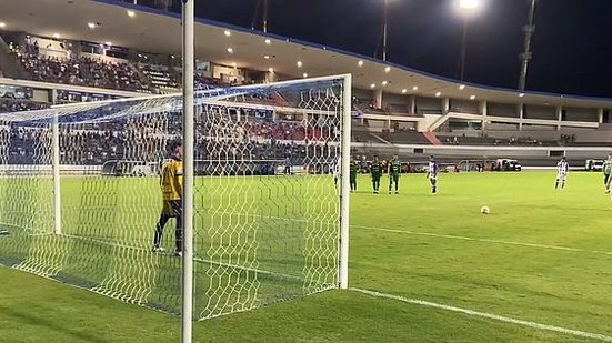 Gustavo Xuxa bateu o pênalti e marcou o gol da vitória do CSA | Reprodução / CSA TV