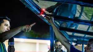 Técnico de rádio faz teste na estrutura após a partida disputada por CSA e Paysandu | Pei Fon / Portal TNH1