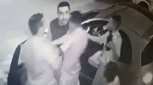 Homens acuam policial | Reprodução / Vídeo