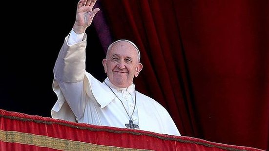 Imagem Papa pede que famílias recolham celulares e conversem nas refeições