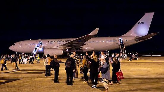 Chegada dos primeiros brasileiros ao Brasil, nesta quarta. Operação articulada entre várias áreas do Governo Federal | João Risi / Audiovisual / PR
