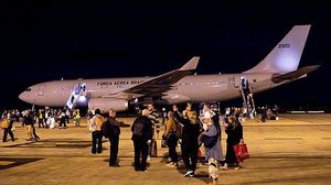 Chegada dos primeiros brasileiros ao Brasil, nesta quarta. Operação articulada entre várias áreas do Governo Federal | João Risi / Audiovisual / PR