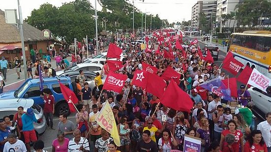 Grupo caminhou pela Avenida Álvaro Otacílio, na Ponta Verde. | TNH1