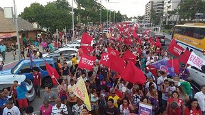 Grupo caminhou pela Avenida Álvaro Otacílio, na Ponta Verde. | TNH1