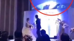Imagem Noivo exibe em telão vídeo em que a noiva faz sexo com cunhado