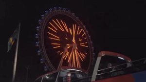 Imagem Amigos são 'esquecidos' a 65 metros de altura em roda gigante de SC