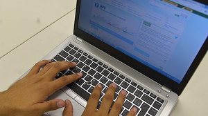 A consulta também pode ser feita pelo telefone 146 ou nos aplicativos da Receita Federal para tablets e smartphones | Arquivo Agência Brasil