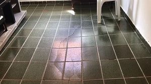 Piso de apartamento mo Pinheiro cedeu ontem | Cortesia