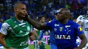 Sassá agride Mayke na semifinal da Copa do Brasil | Reprodução / Fox Sports