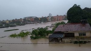 Rua de Olinda alagou devido às chuvas | Reprodução/WhatsApp