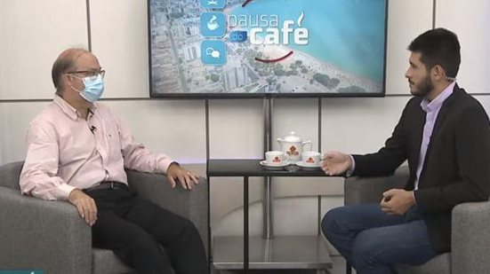 Dr. Fernando Maia em conversa com o jornalista Bruno Protásio | Foto: Reprodução / TV Pajuçara