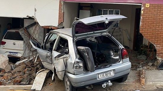 Motorista foi socorriodo ao hospital da cidade | Foto: Reprodução / Italo Timóteo