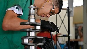 Jovem em atividade do Serviço Nacional de Aprendizagem Industrial (Senai) | José Paulo Lacerda / CNI