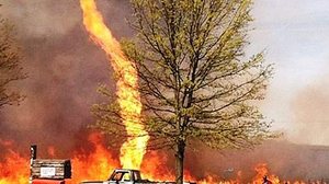 'Coluna de fogo' foi registrada morador da Califórnia | Twitter