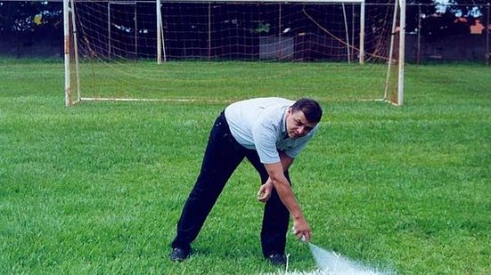 Heine Allemagne, brasileiro que briga para ser reconhecido o inventor do spray do futebol | Arquivo Pessoal