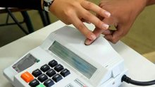 Mesmo quem não fez a identificação biométrica pode ser solicitado a usar sua impressão digital para a liberação da urna | Foto: Agência Brasil