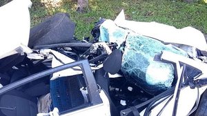 Carro ficou completamente destruído e apenas um menino sobreviveu | Gazeta Online / Fernando Estêvão