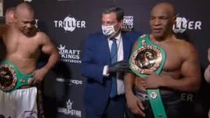 Mike Tyson (à direita) deu declaração após luta de sábado | Reprodução/Youtube