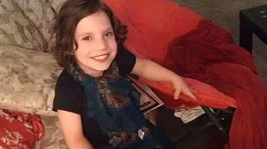 Imagem Mãe diz que filha adotiva de 6 anos é adulta sociopata e quis matá-la