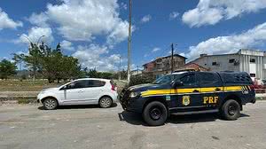 Após interceptar veículo, PRF descobriu que um dos suspeitos tem passagens por roubo e estupro