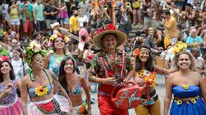 Mais de 60 blocos desfilam hoje pelo Rio de Janeiro | Fernando Frazão/Agência Brasil