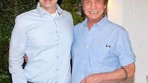 Imagem Roberto Carlos faz homenagem para filho Dudu Braga, que morreu aos 52 anos